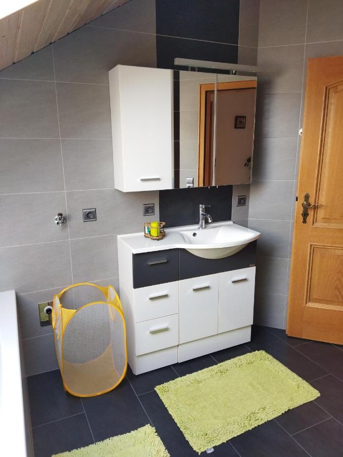 Aussergewoehnliche Atelierferienwohnung Mit Balkon An Der Donau Winzer Luaran gambar
