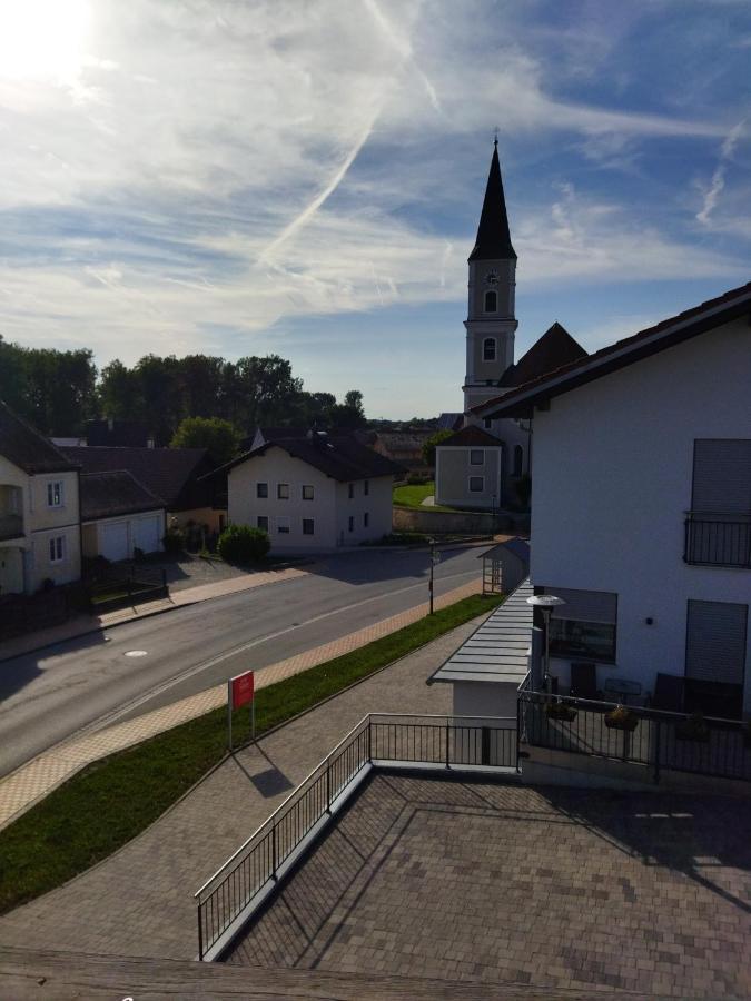 Aussergewoehnliche Atelierferienwohnung Mit Balkon An Der Donau Winzer Luaran gambar