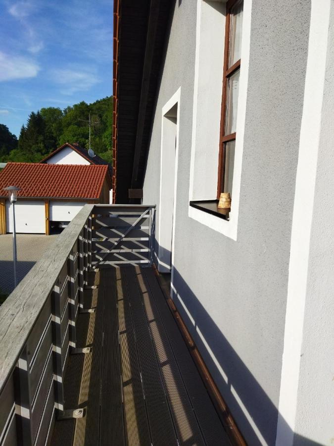 Aussergewoehnliche Atelierferienwohnung Mit Balkon An Der Donau Winzer Luaran gambar